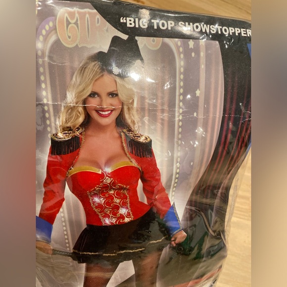 Leg Avenue Red and Gold Ringmaster Costume - Picture 1 of 12